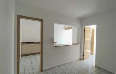 Imagem: O apartamento possui 1 Dormitório, 1 Banheiro, 1 Vaga na garagem