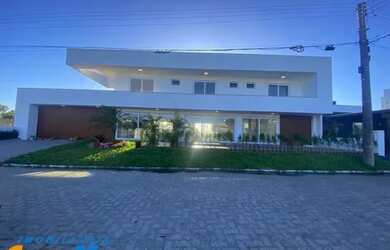 Imagem: A casa possui 4 Dormitórios, 5 Banheiros, 2 Vagas na garagem