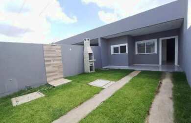 Imagem: A casa possui 2 Dormitórios, 2 Banheiros, 2 Vagas na garagem