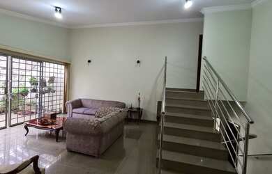 Imagem: A casa possui 4 Dormitórios, 4 Banheiros, 4 Vagas na garagem