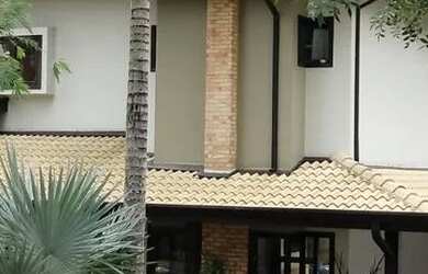 Imagem: A casa em condomínio possui 4 Dormitórios, 5 Banheiros, 4