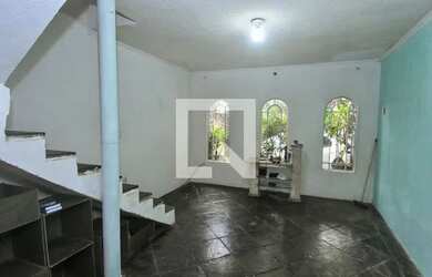 Imagem: A casa possui 4 Dormitórios, 3 Banheiros, 4 Vagas na garagem