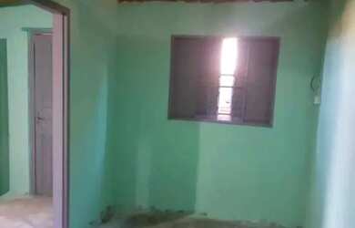 Imagem: A casa possui 3 Dormitórios, 1 Banheiro e está localizado