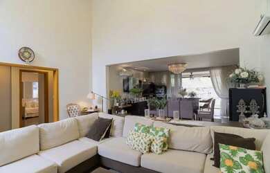 Imagem: A casa em condomínio possui 4 Dormitórios, 4 Banheiros, 1