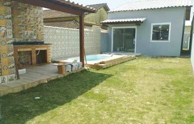 Imagem: A casa possui 2 Dormitórios, 1 Banheiro e 2 Vagas na garagem