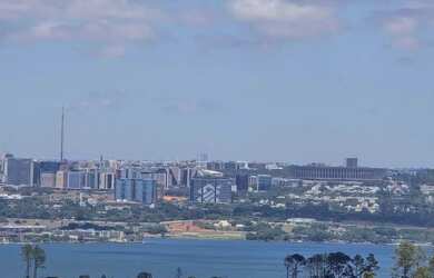 Imagem: O apartamento possui 2 Dormitórios, 1 Banheiro, 2 Vagas na