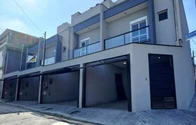 Imagem: A casa possui 3 Dormitórios, 3 Banheiros, 2 Vagas na garagem