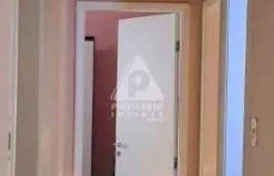 Imagem 3: Apartamento de 2 Quartos no Flamengo com dependência Completa disponível...