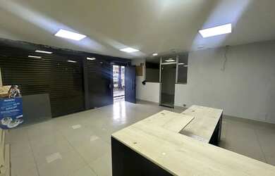 Imagem: A casa possui 5 Dormitórios, 5 Banheiros, 5 Vagas na garagem