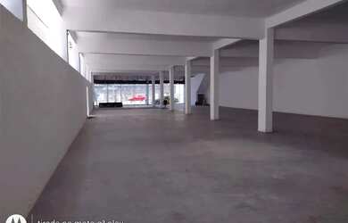 Imagem: O depósito possui 5 Vagas na garagem, 2.081m² de Área e