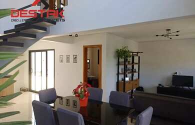 Imagem: A casa em condomínio possui 3 Dormitórios, 2 Banheiros, 2