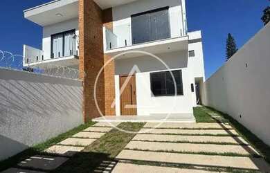 Imagem: A casa possui 4 Dormitórios, 4 Banheiros, 2 Vagas na garagem