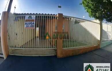 Imagem: A casa possui 3 Dormitórios, 1 Banheiro, 1 Vaga na garagem