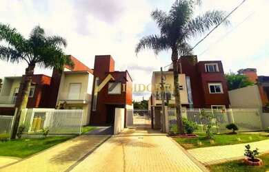 Imagem: A casa possui 3 Dormitórios, 2 Banheiros, 2 Vagas na garagem