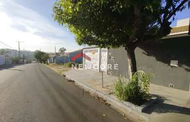 Imagem: A casa possui 3 Dormitórios, 2 Banheiros, 4 Vagas na garagem