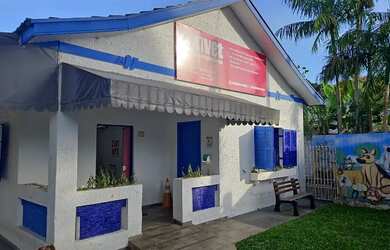 Imagem: A casa possui 3 Dormitórios, 2 Banheiros, 5 Vagas na garagem