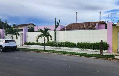 Imagem: A casa possui 3 Dormitórios, 2 Banheiros, 1 Vaga na garagem