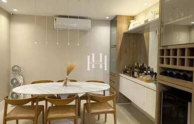 Imagem: O apartamento possui 3 Dormitórios, 3 Banheiros, 128m² de