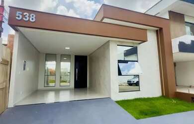 Imagem: A casa em condomínio possui 3 Dormitórios, 2 Banheiros, 1