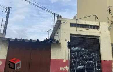 Imagem: O depósito possui 1 Vaga na garagem, 240m² de Área e está