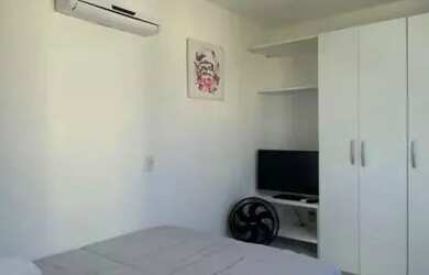 Imagem: O apartamento possui 1 Dormitório, 1 Banheiro, 1 Vaga na garagem