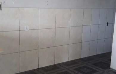 Imagem: A casa possui 1 Dormitório e 1 Banheiro e está localizado