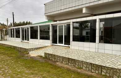 Imagem: A casa possui 3 Dormitórios, 2 Banheiros, 3 Vagas na garagem