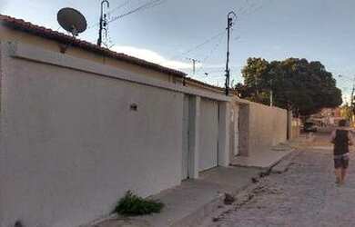 Imagem: A casa possui 3 Dormitórios, 3 Banheiros, 1 Vaga na garagem