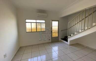 Imagem: A casa em condomínio possui 2 Dormitórios, 1 Banheiro, 2 Vagas