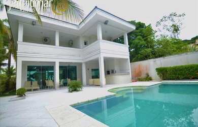 Imagem: A casa em condomínio possui 5 Dormitórios, 5 Banheiros, 5