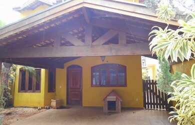 Imagem: A casa possui 5 Dormitórios, 5 Banheiros, 4 Vagas na garagem