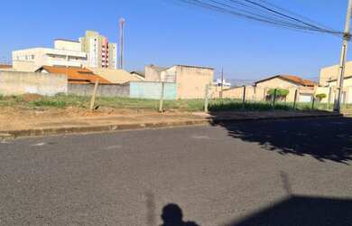 Imagem: O terreno possui 1.200m² de Área e está localizado em Pampulha