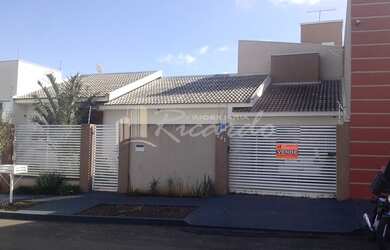 Imagem: A casa possui 4 Dormitórios, 4 Banheiros, 3 Vagas na garagem