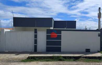 Imagem: A casa possui 2 Dormitórios, 2 Banheiros, 2 Vagas na garagem