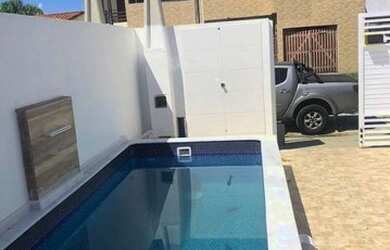 Imagem: A casa possui 2 Dormitórios, 2 Banheiros, 2 Vagas na garagem