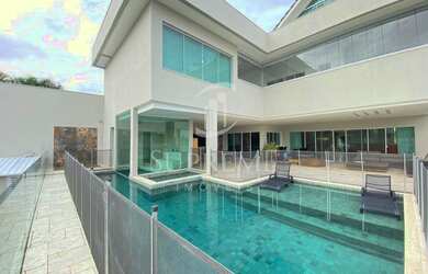 Imagem: A casa em condomínio possui 5 Dormitórios, 5 Banheiros, 3