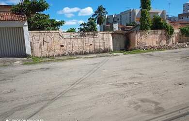 Imagem: O terreno possui 720m² de Área e está localizado em Candeias