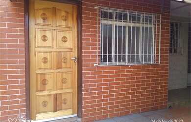 Imagem: A casa possui 4 Dormitórios, 3 Banheiros, 3 Vagas na garagem