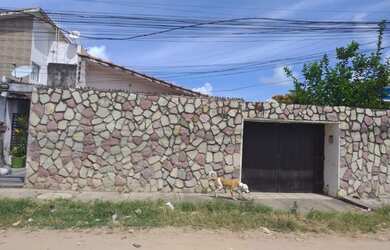 Imagem: A casa possui 3 Dormitórios, 2 Banheiros, 3 Vagas na garagem