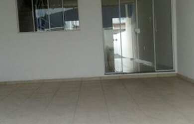 Imagem: A casa possui 2 Dormitórios, 1 Banheiro, 1 Vaga na garagem