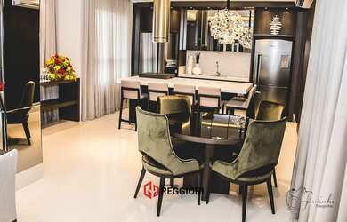 Imagem: O apartamento possui 3 Dormitórios, 5 Banheiros, 2 Vagas na