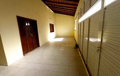 Imagem 1: Vendo casa no angelin. 250m² de Área, 2 Vagas na garageme3 Dormitórios