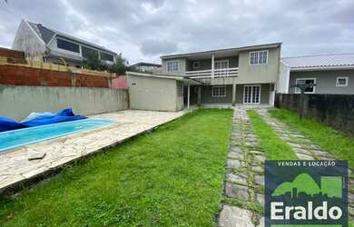 Imagem: A casa possui 3 Dormitórios, 2 Banheiros, 4 Vagas na garagem