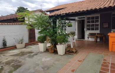 Imagem: A casa possui 2 Dormitórios, 1 Banheiro, 1 Vaga na garagem