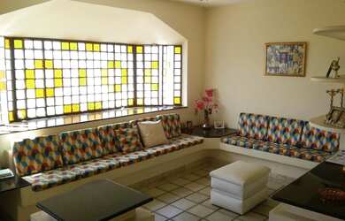 Imagem: A casa possui 2 Dormitórios, 2 Banheiros, 3 Vagas na garagem