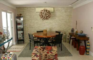 Imagem: A casa em condomínio possui 4 Dormitórios, 5 Banheiros, 3