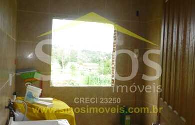 Imagem: A casa possui 3 Dormitórios, 2 Banheiros, 1 Vaga na garagem