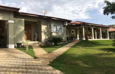 Imagem: A casa em condomínio possui 3 Dormitórios, 4 Banheiros, 4