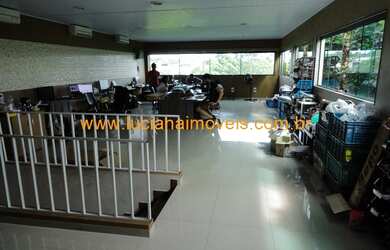 Imagem: O depósito possui 5 Vagas na garagem, 400m² de Área e está