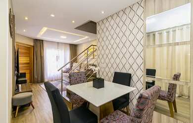 Imagem: A casa possui 3 Dormitórios, 2 Banheiros, 4 Vagas na garagem